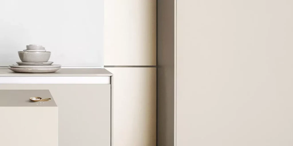 imgi_12_bulthaup-b3-sandbeige-weiss-beige-dekoration-geschirr-schuesseln-detail