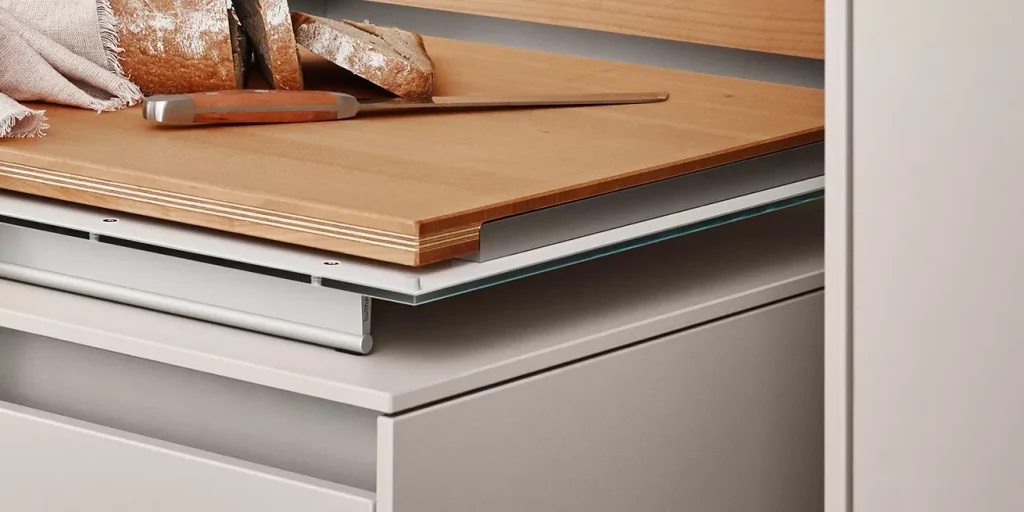 imgi_16_bulthaup-b3-brotschneidebrett-brot-messer-detail