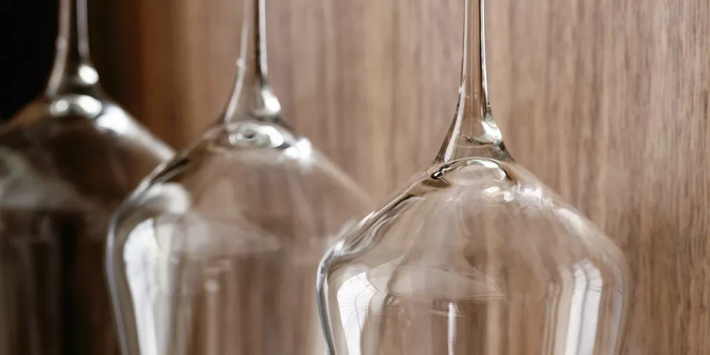 imgi_47_bulthaup-b2-werkschrank-aufbewahrung-weinglaeser-glaeser-haken