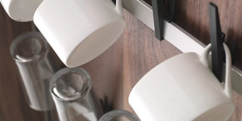 imgi_48_bulthaup-b2-werkschrank-aufbewahrung-tassen-glaeser-haken